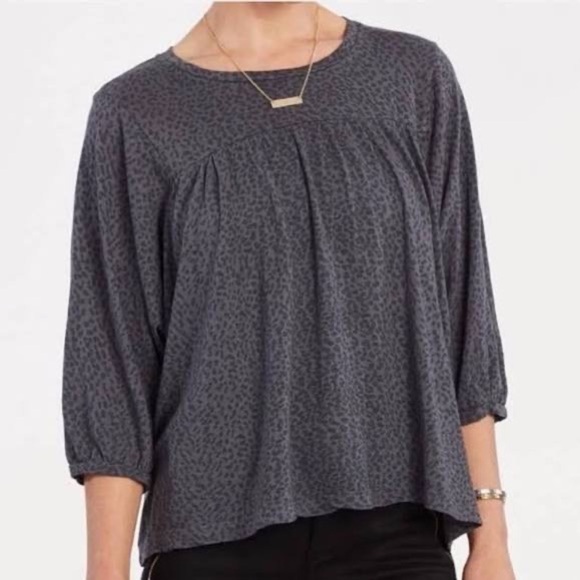 Sundry Leopard Print Pima Cotton Top Size Small Comfy Relaxed Fit Classic Preppy - Picture 2 of 8